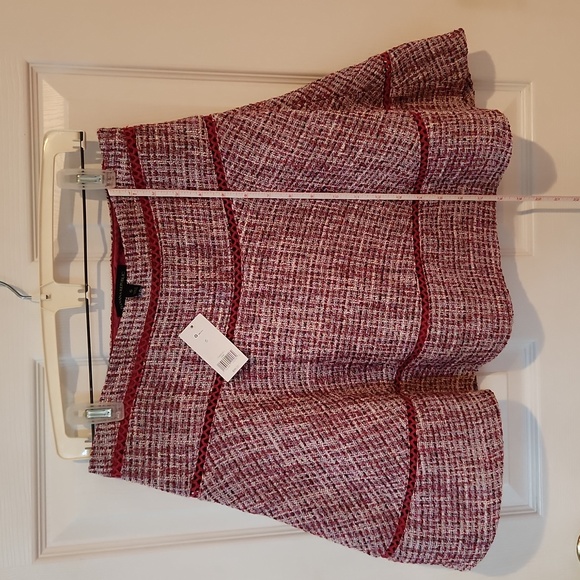 Banana Republic Dresses & Skirts - Banana Republic skirt, size 6, fuchsia, gray and white with fuchsia detailing